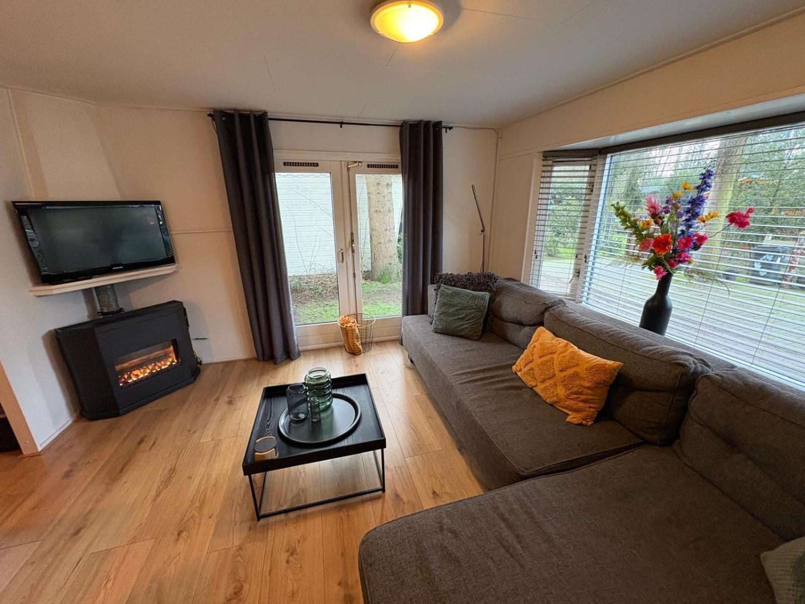 Heerlijk Chalet Midden In De Natuur Putten Luaran gambar